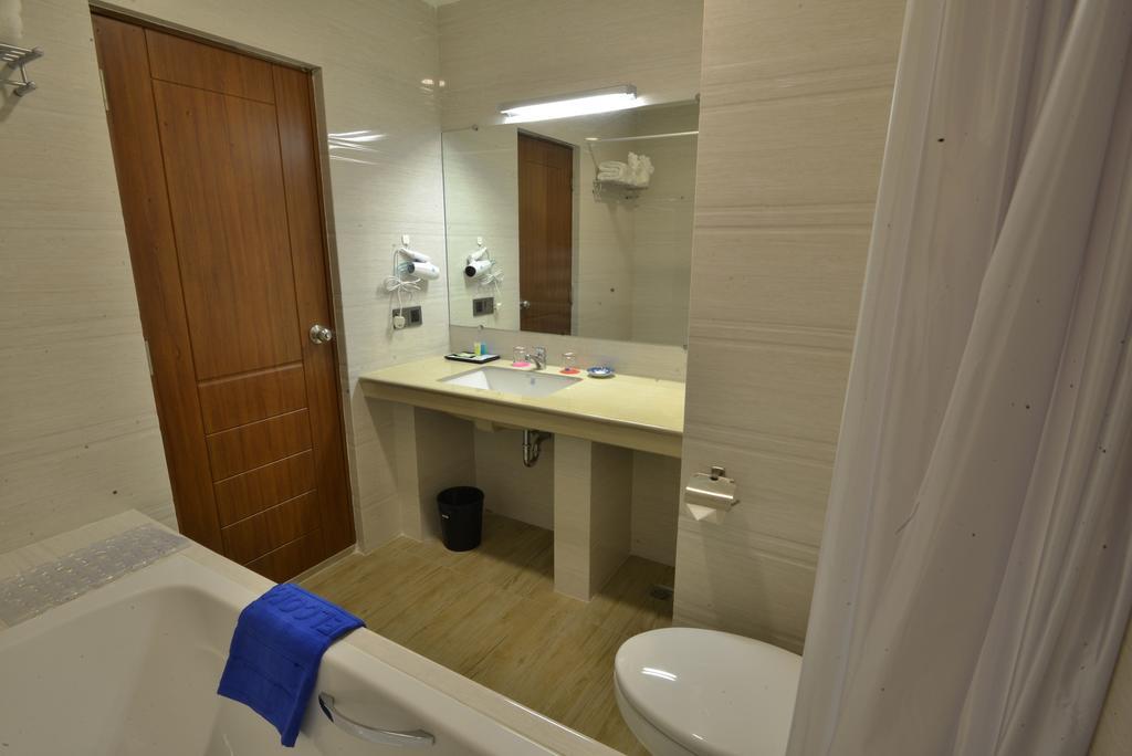 Serene Valley Hotel Yangon Bagian luar foto