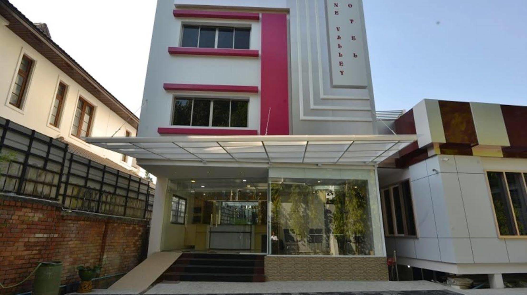 Serene Valley Hotel Yangon Bagian luar foto
