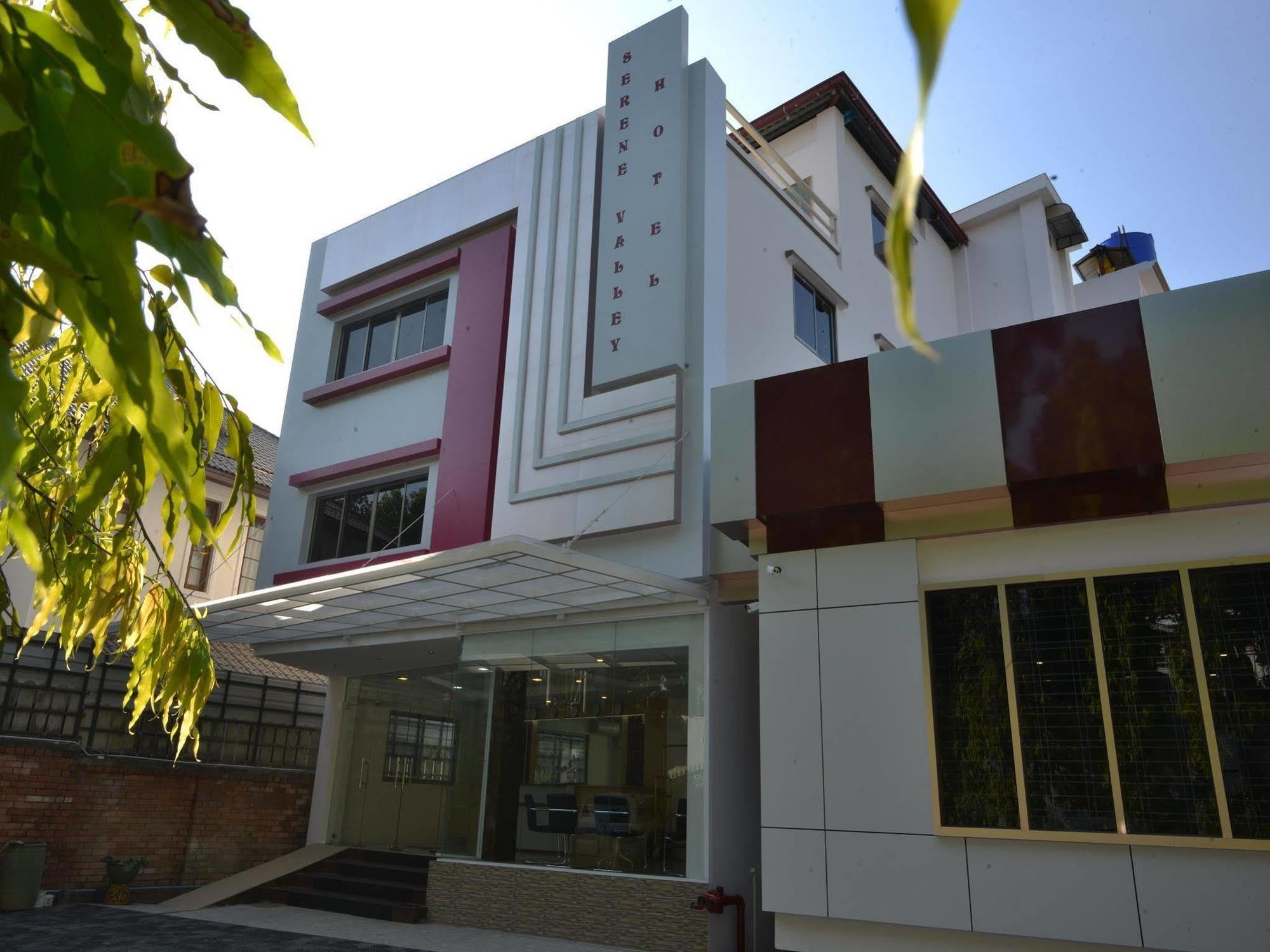 Serene Valley Hotel Yangon Bagian luar foto