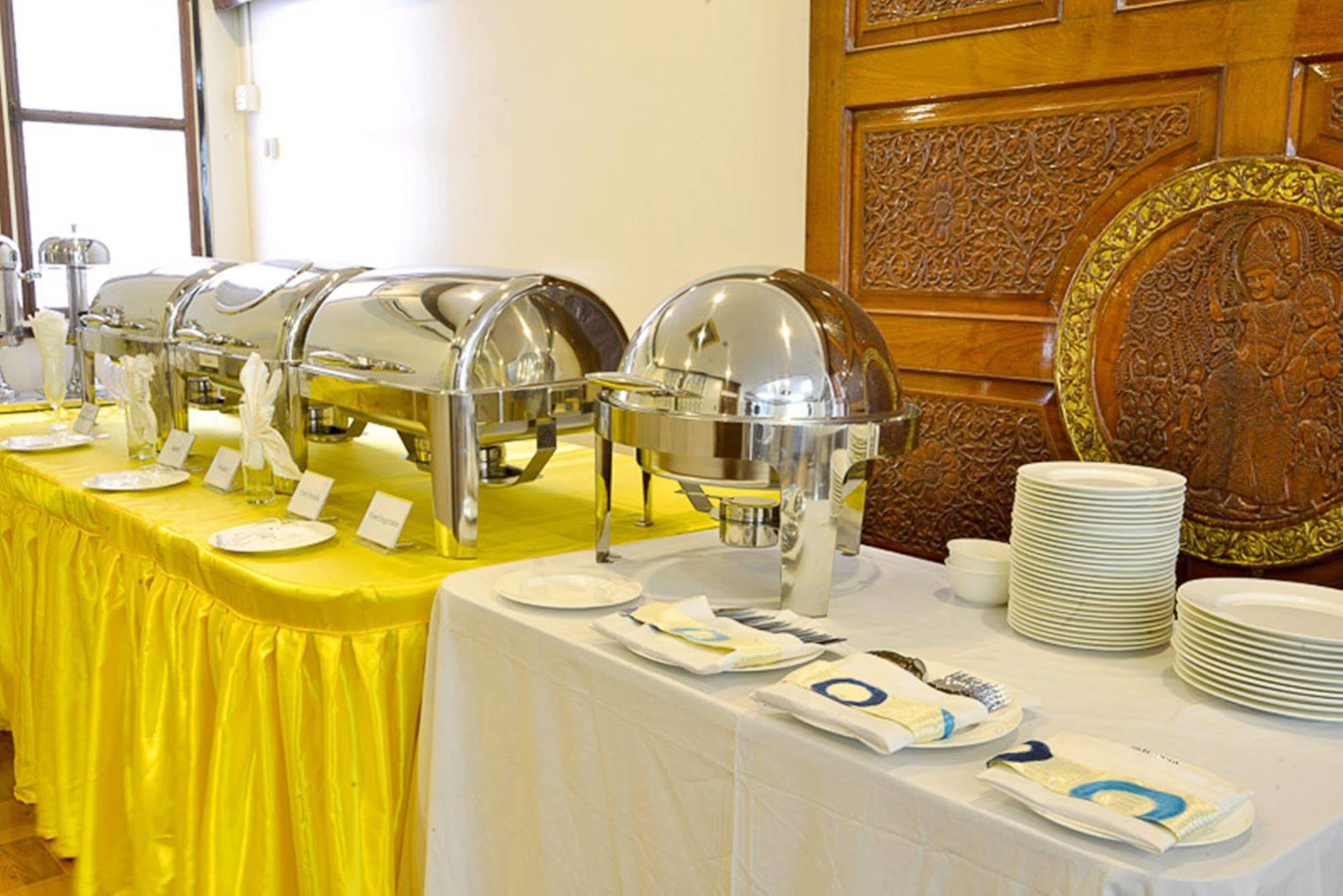 Serene Valley Hotel Yangon Bagian luar foto