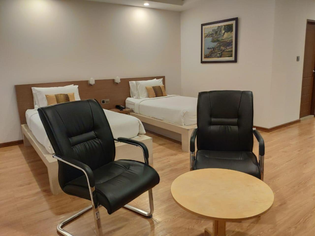 Serene Valley Hotel Yangon Bagian luar foto